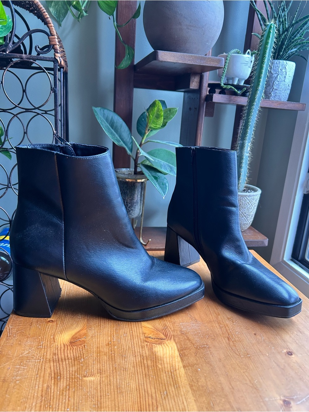Chinese Laundry almond toe Black Block Heel Ankle Boots- size 10/41